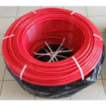 PE-RT tip II/EVOH/PE-RT cev 16x2 mm – prikaz konstrukcije i fleksibilnosti cevi za podno grejanje.