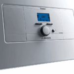Blizina upravljačke table Vaillant eloBLOCK VE14 kotla prikazuje digitalni displej i tastere za podešavanje temperature