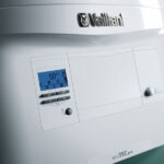 Vaillant ecoTEC bojler sa kontrolnim ekranom.